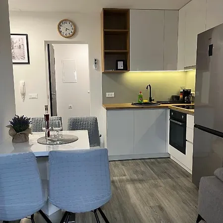 Apartment Ante's Split